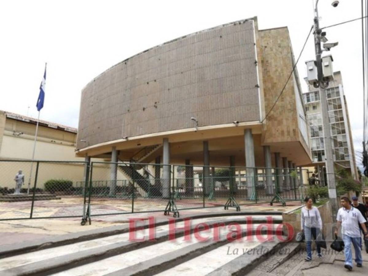 Cuatro partidos políticos exigen retorno a sesiones en el Congreso Nacional