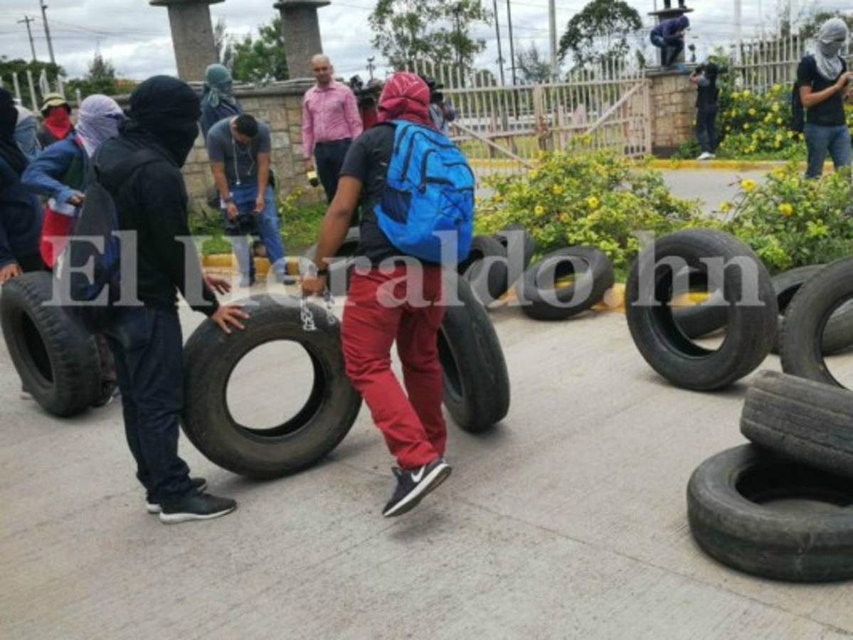 MEU lleva sus protestas al bulevar Suyapa para exigir la renuncia de Julieta Castellanos