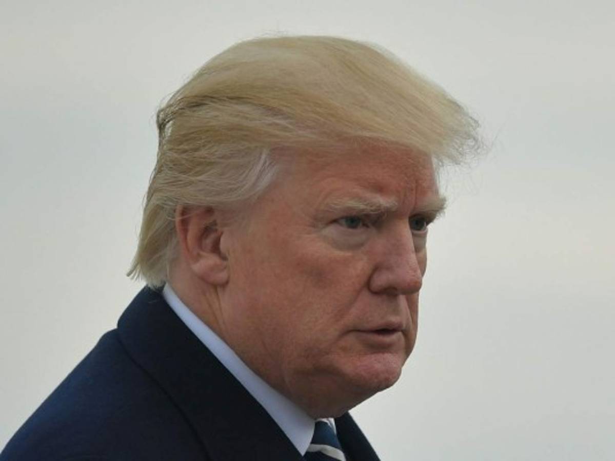 Donald Trump se defiende de investigación rusa que opaca su primera gran reforma