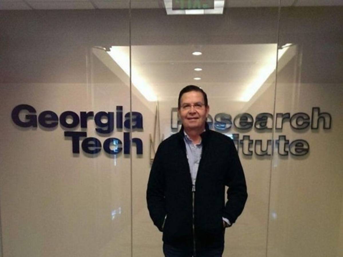 Expresidente Rafael Leonardo Callejas se recupera tras trasplante de médula ósea