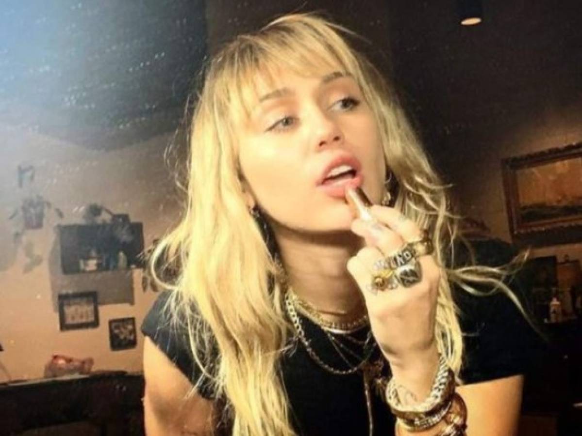 Miley Cyrus fue operada de las cuerdas vocales y pospuso giras