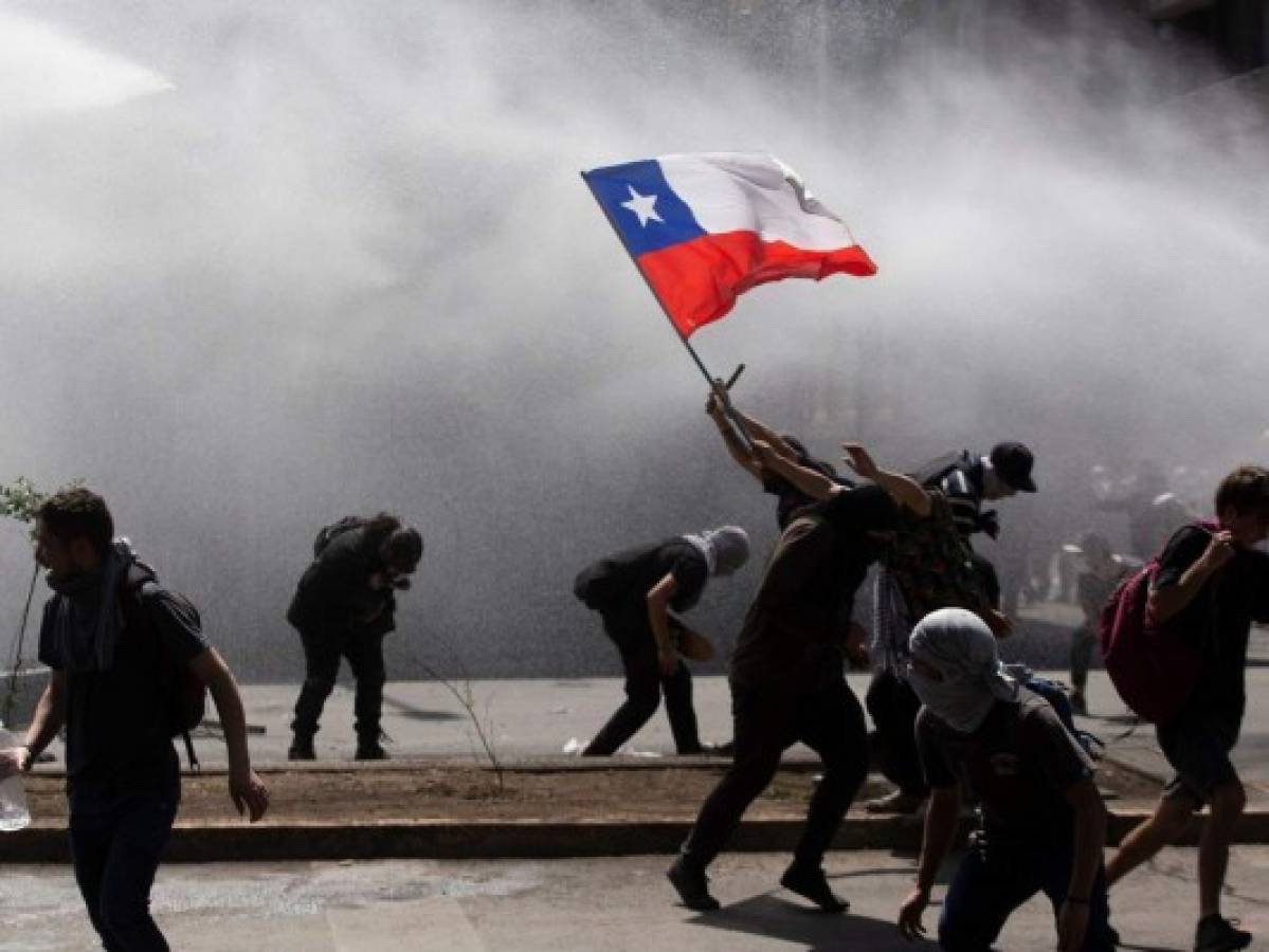 Chile: 15 personas mueren en cinco días de manifestaciones