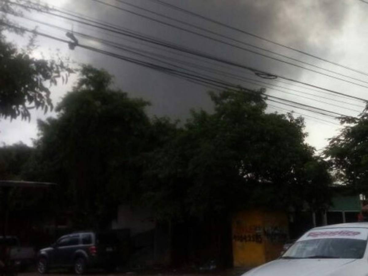 Centro penal de San Pedro Sula es consumido por voraz incendio