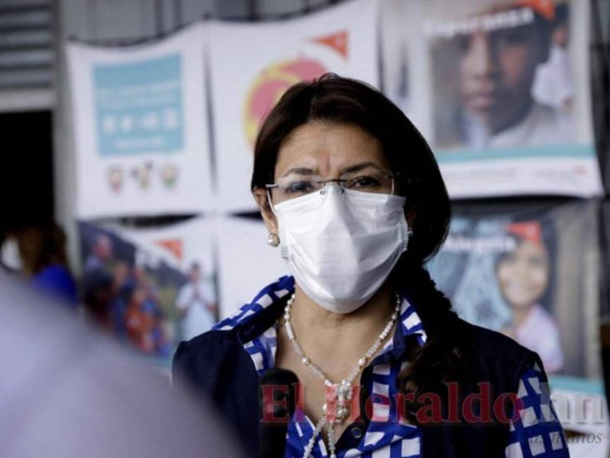 Más de 600 médicos y enfermeras renunciaron por temor al Covid-19, asegura ministra