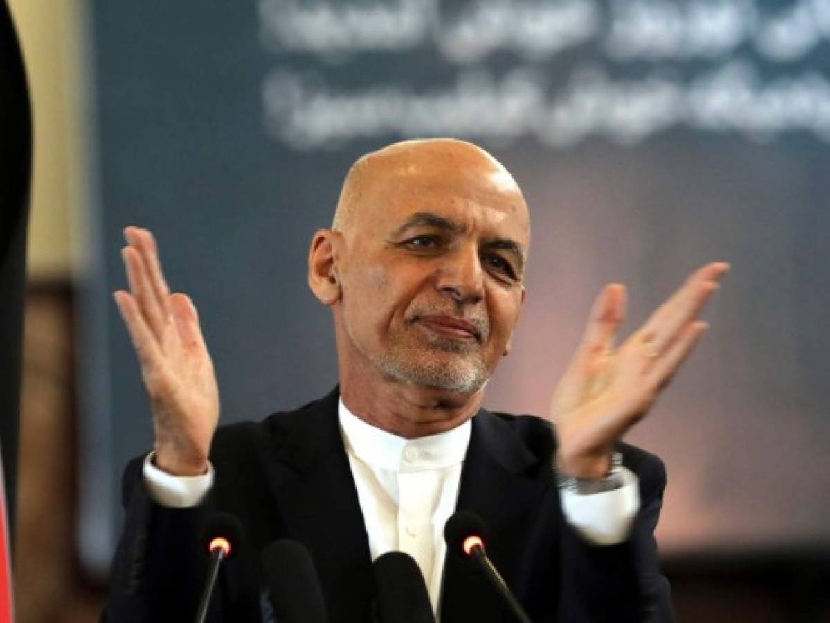 Presidente afgano defiende su decisión de huir de Kabul y niega tomar dinero estatal  