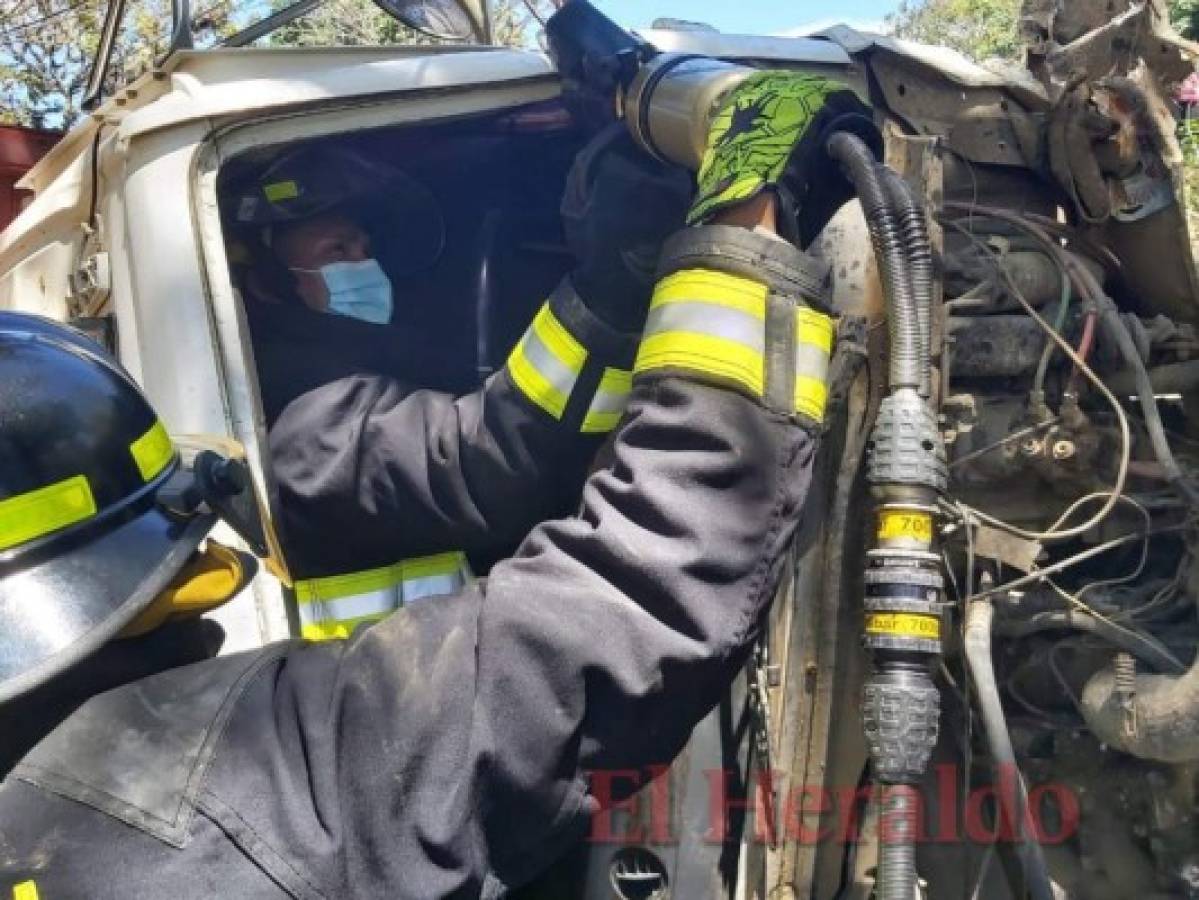 Dos heridos tras fuerte choque entre camión y volqueta en carretera a Olancho