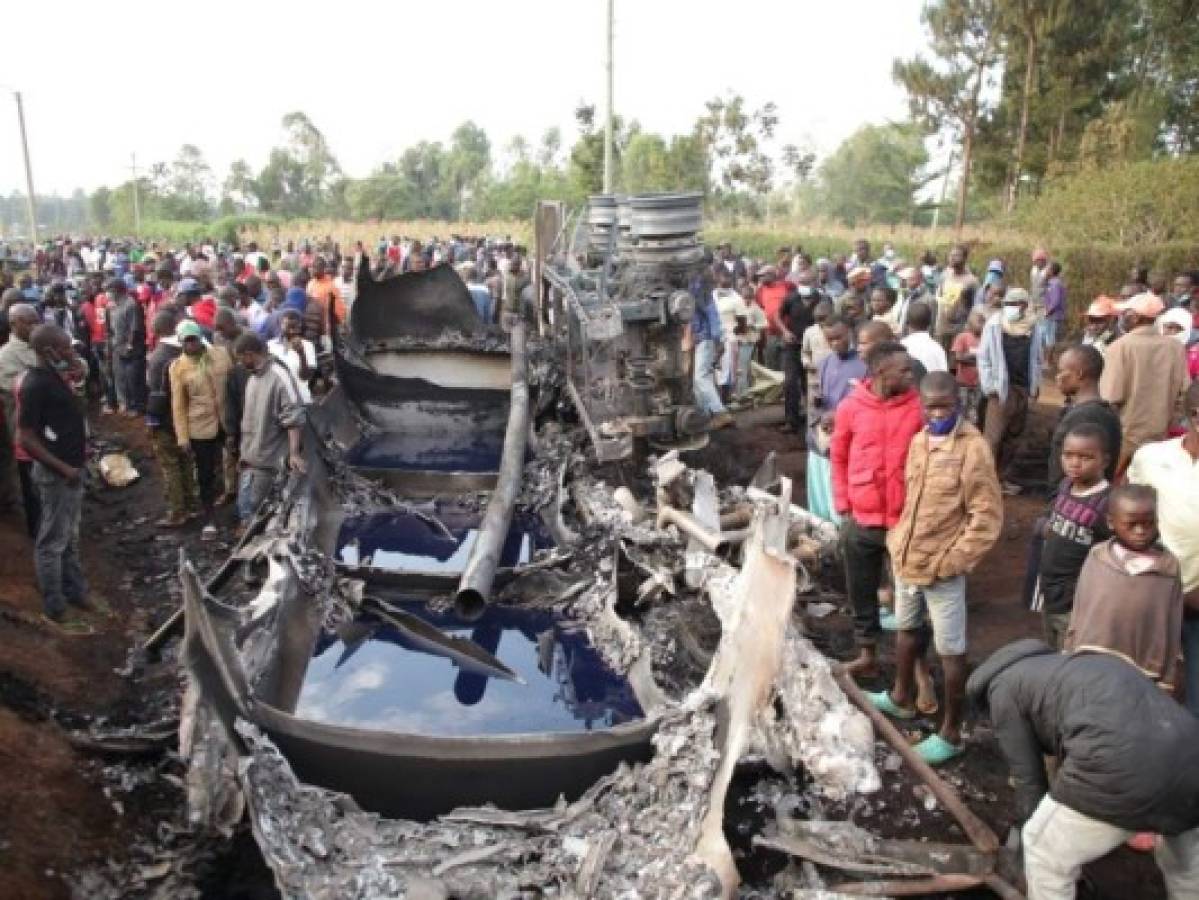 Trece muertos al explotar un camión cisterna con combustible en Kenia