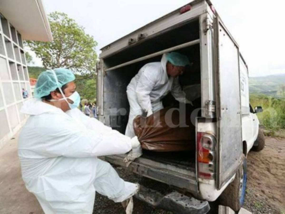 Medicina Forense realiza entierro masivo en cementerio de Tegucigalpa