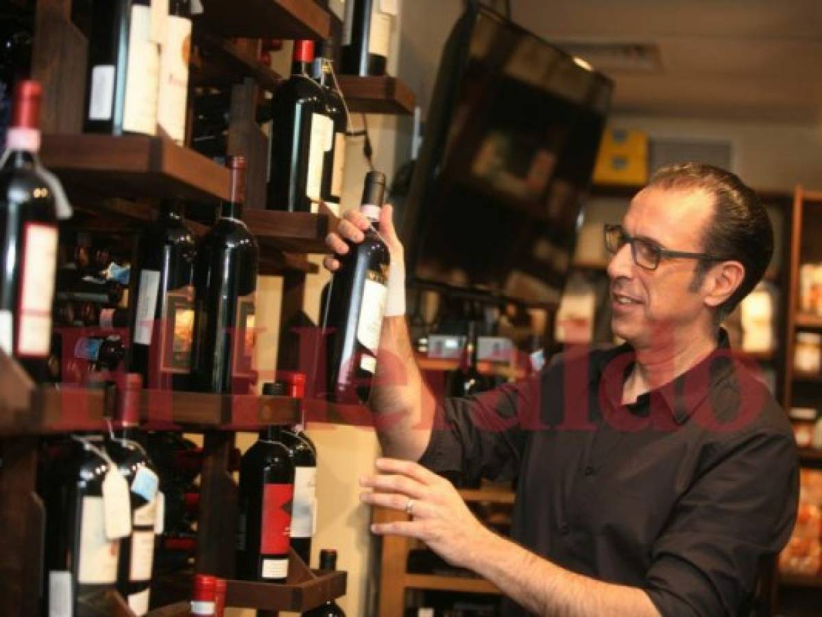 Kawas es amante de los vinos. Foto: EL HERALDO