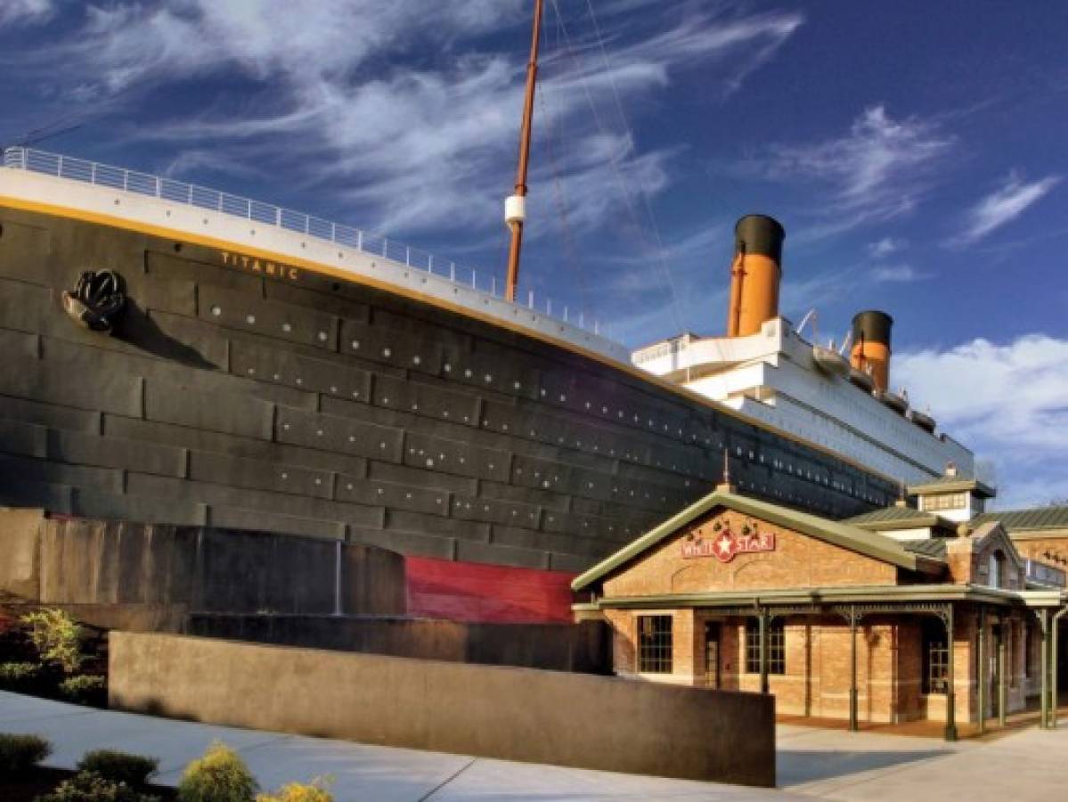 Muro de hielo del museo del Titanic cae y deja tres personas heridas