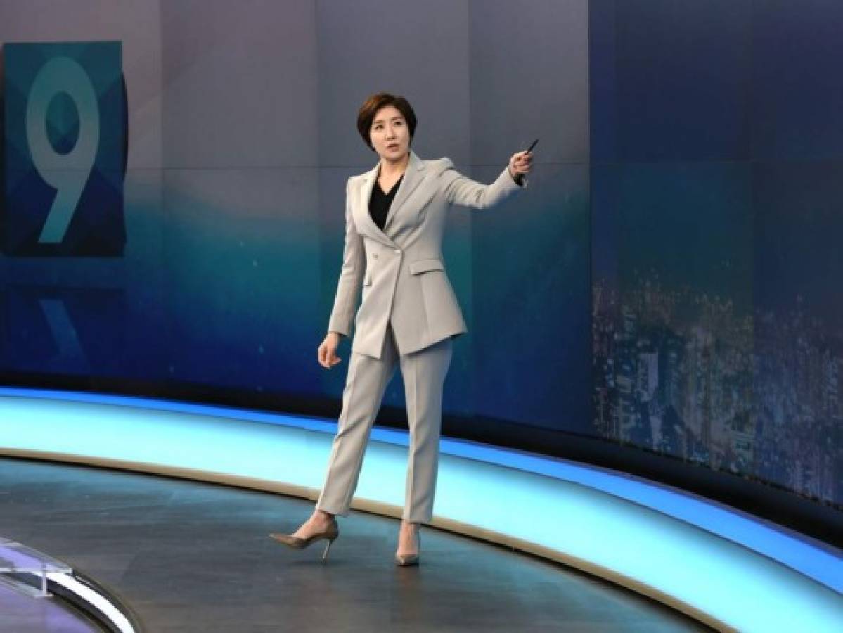 Una mujer presenta por primera vez las noticias en Corea del Sur