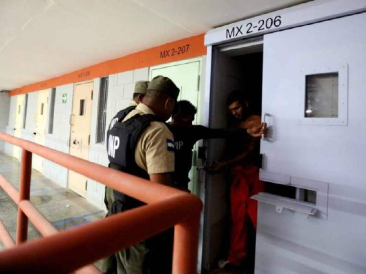 Autoridades ejecutan operativos en cárceles de máxima seguridad El Pozo I y II