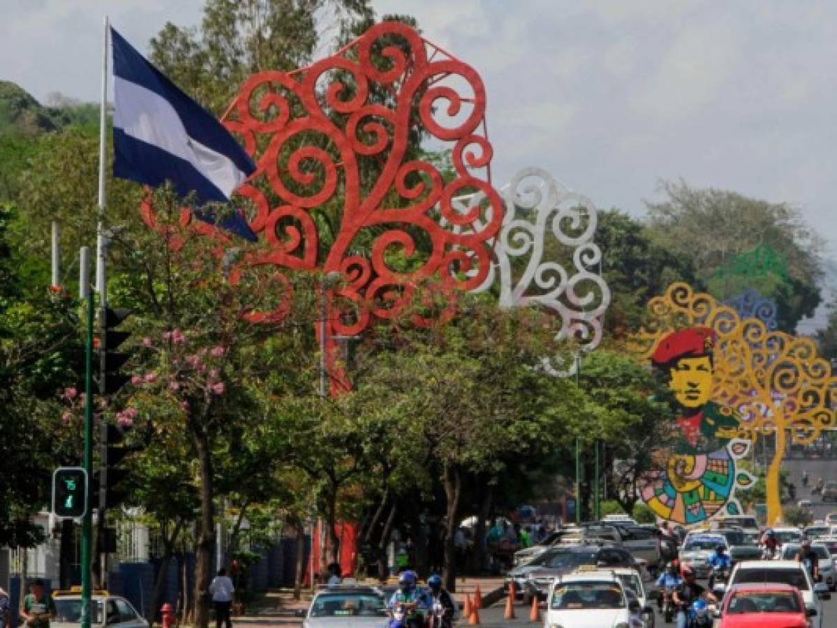 Los 'arboles de la vida', símbolos del poder de Ortega destruidos en Nicaragua