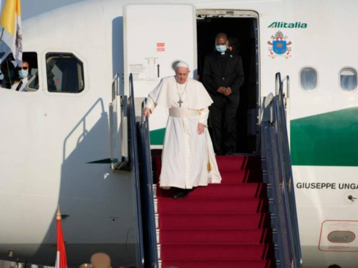 El papa Francisco llega a Hungría en una visita abreviada