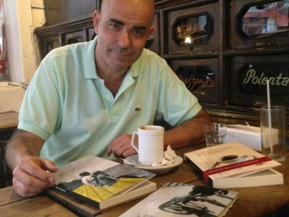 El escritor argentino Eduardo Sacheri ganó el Premio Alfaguara de Novela 2016