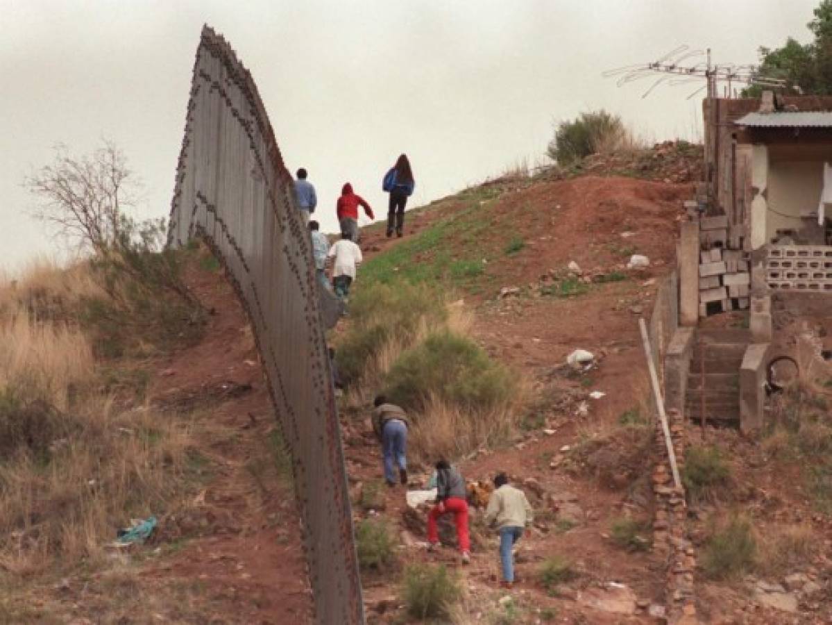 Gobierno de Trump ahora propone que narcos paguen el muro con México  