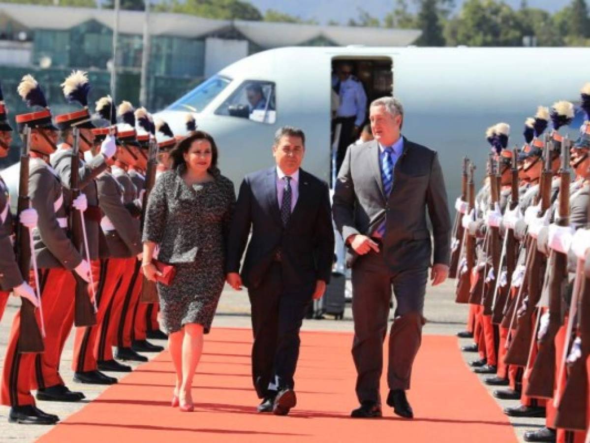 Presidente Hernández llega a Guatemala para toma de posesión  