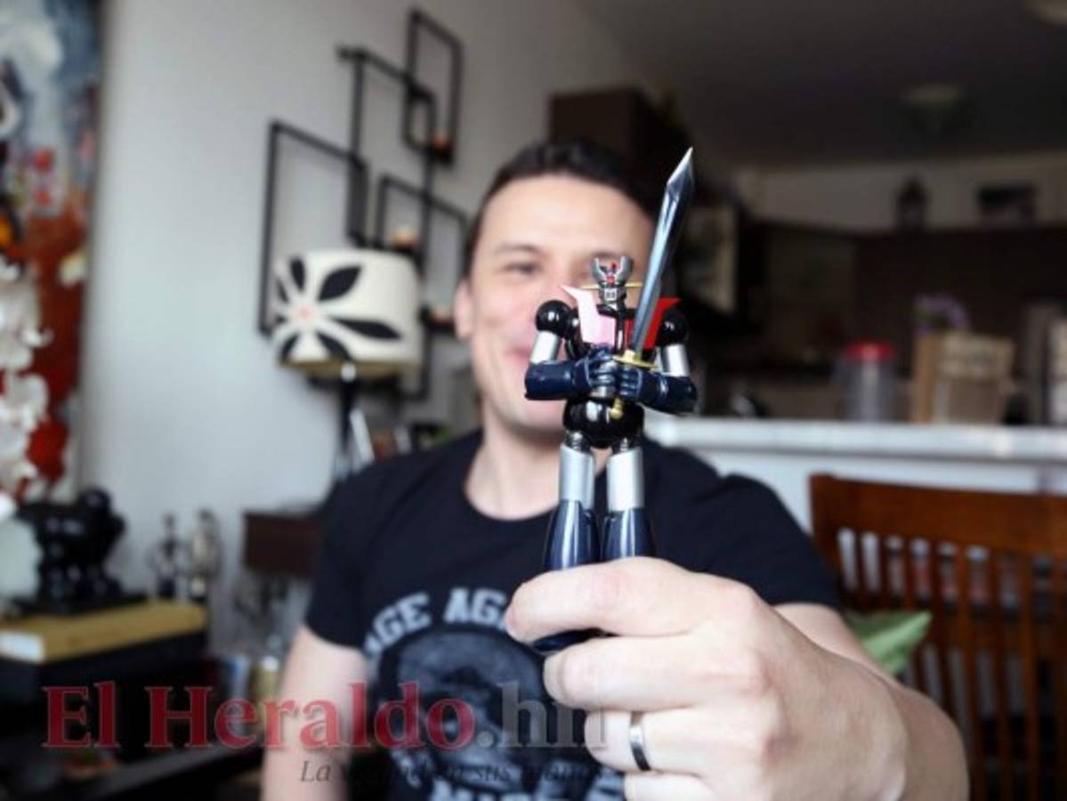 “Mazinger Z es mi infancia, me saca lágrimas”, contó César Villalta. Foto: Eduardo Elvir / EL HERALDO.