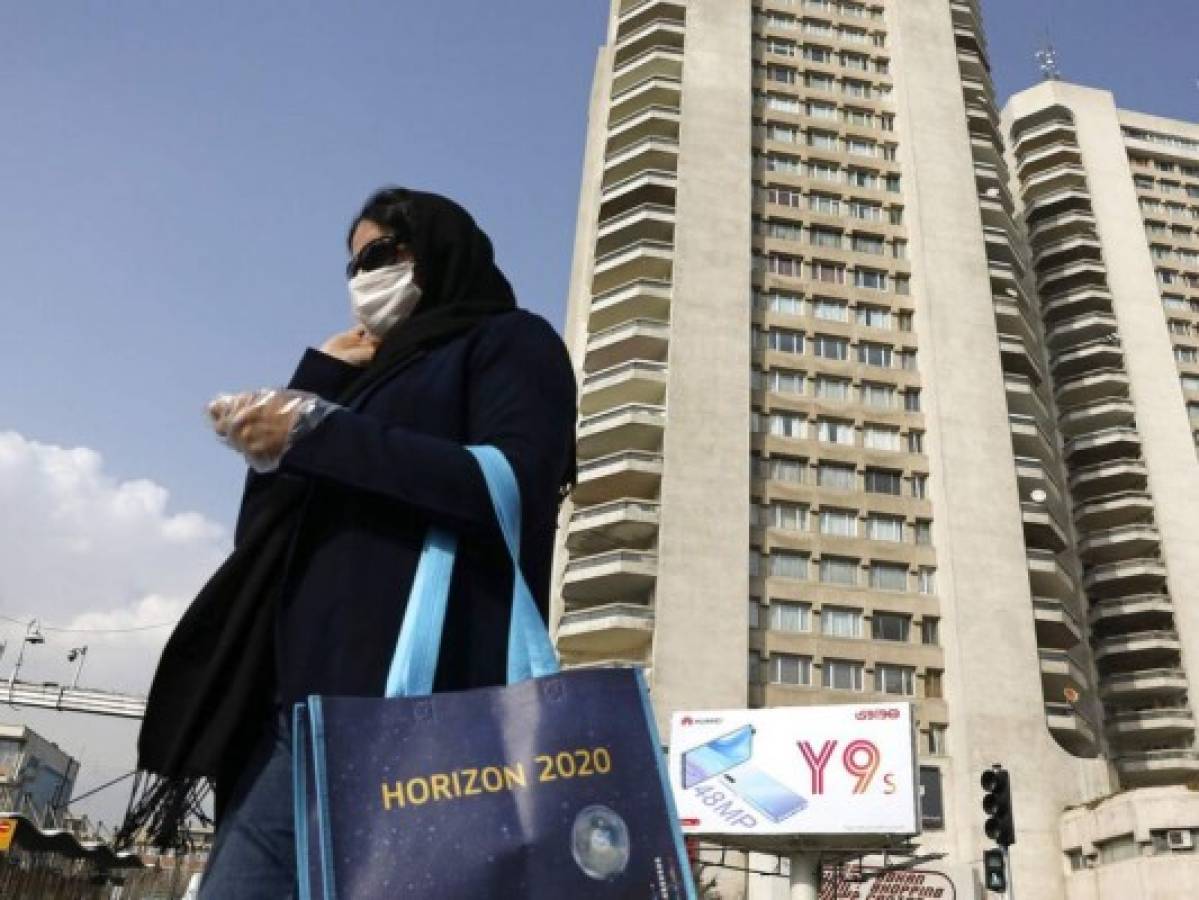 Preocupados por coronavirus, iraníes se encierran en sus casas 