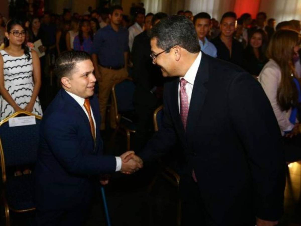 Presidente Juan Orlando Hernández entrega los premios de la Juventud 2017.