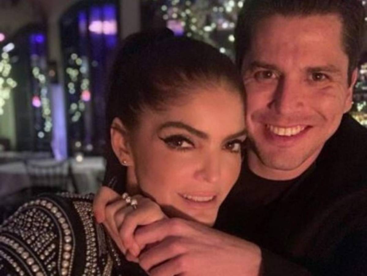 Ana Bárbara se compromete con su novio 15 años menor que ella