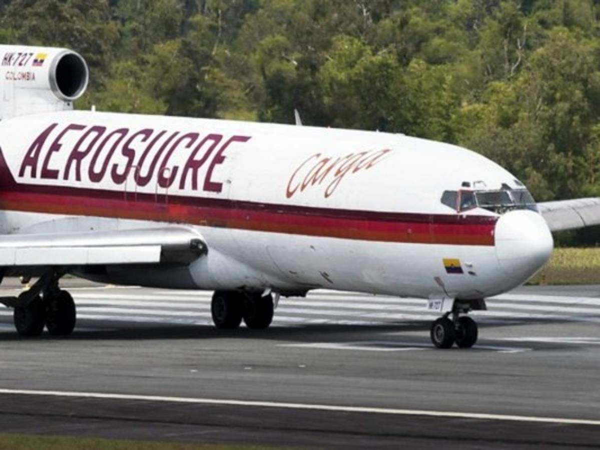 Cinco muertos y un desaparecido deja accidente de avión de carga en Colombia