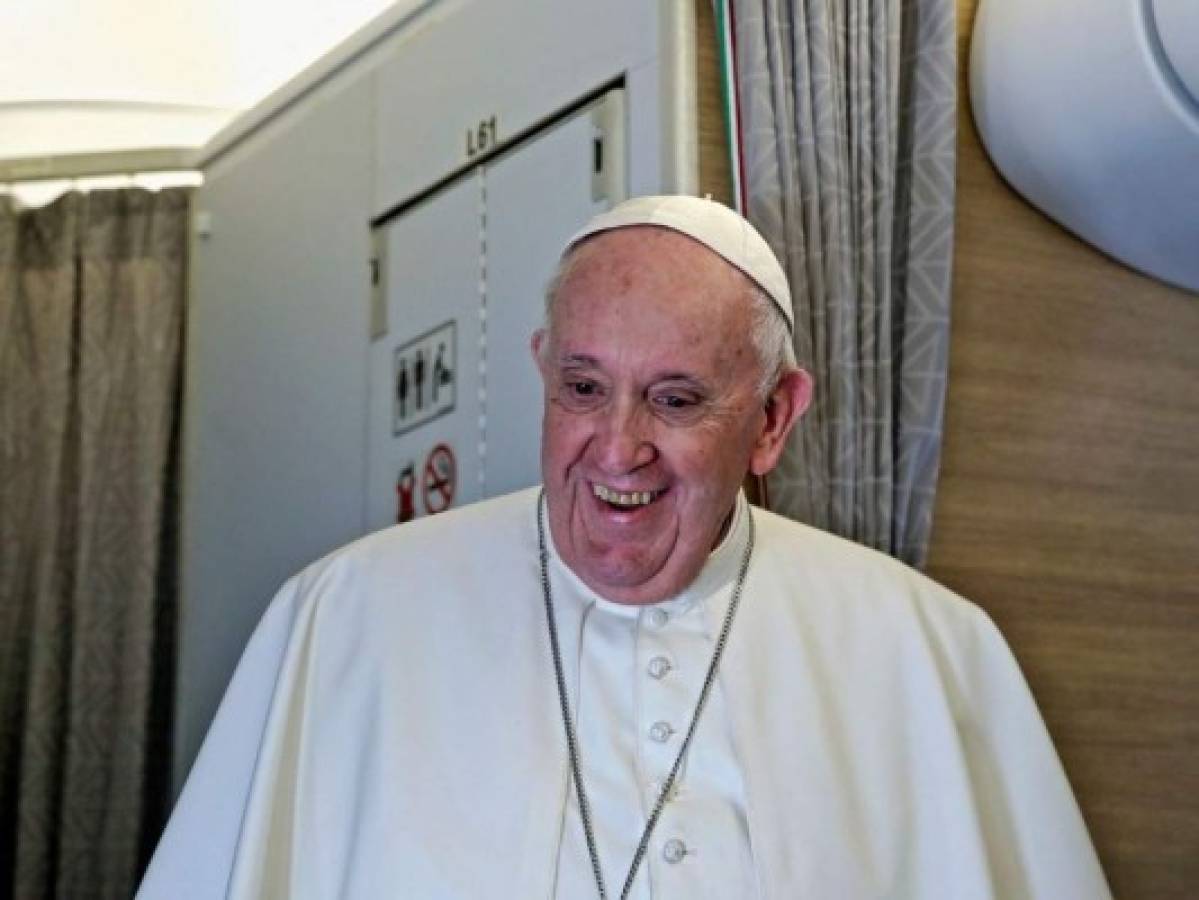 Papa Francisco llega a Roma tras gira histórica de tres días en Irak