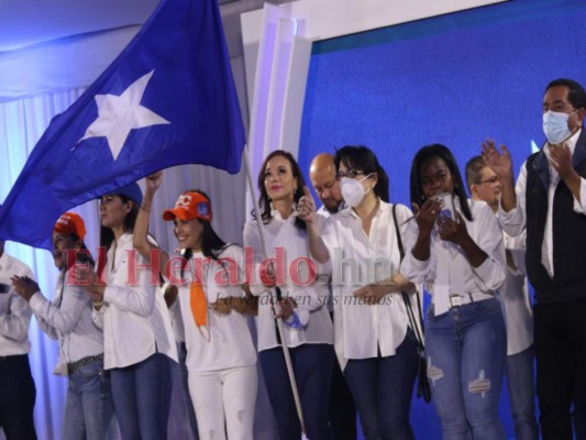 Desde su búnker, Partido Nacional asegura que resultados les favorecen (Fotos)