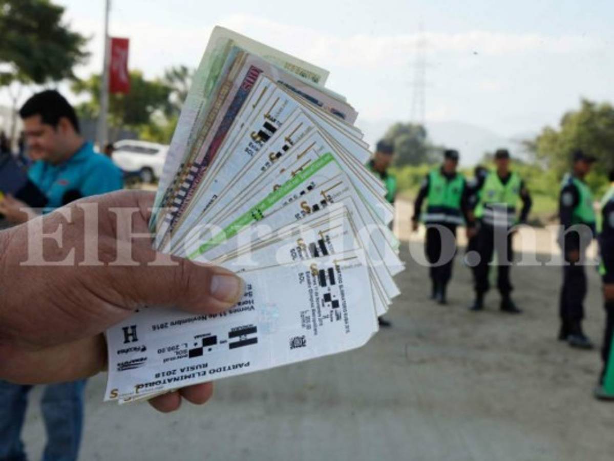 El fervor por la Selección de Honduras se siente desde temprano en el Olímpico