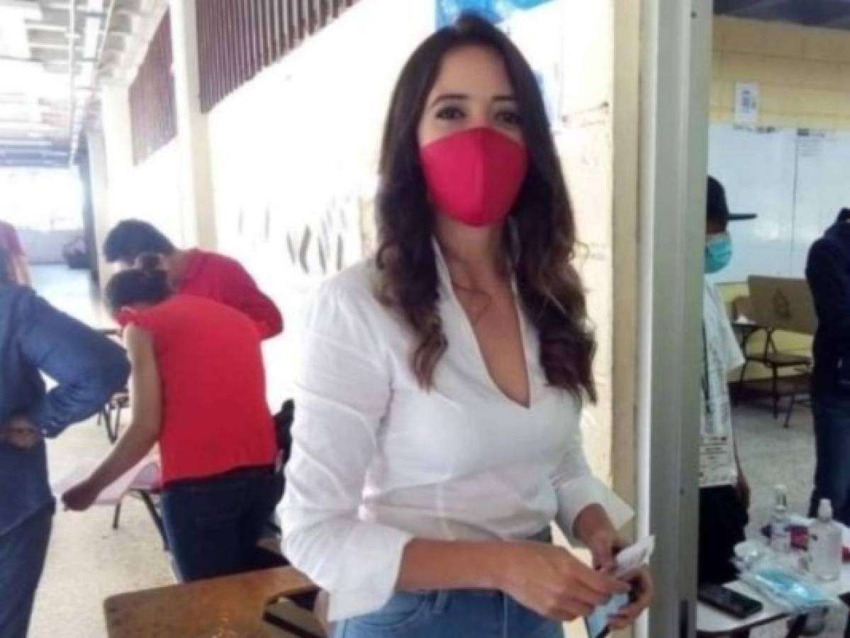 FOTOS: 'Pichu Zelaya', precandidata a diputada, votó en UNAH