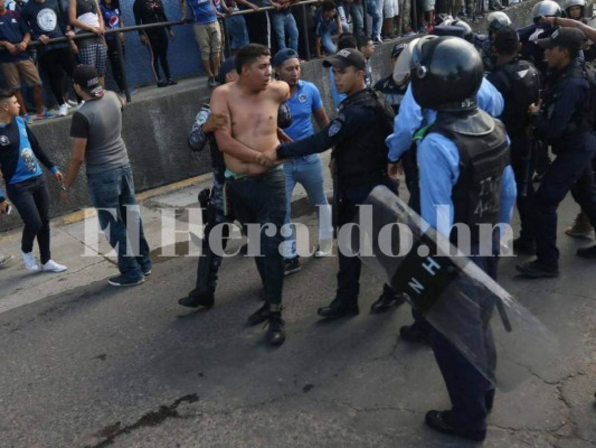 Heridos y detenidos deja enfrentamiento de barras en el clásico Olimpia vs Motagua en el Nacional de Tegucigalpa