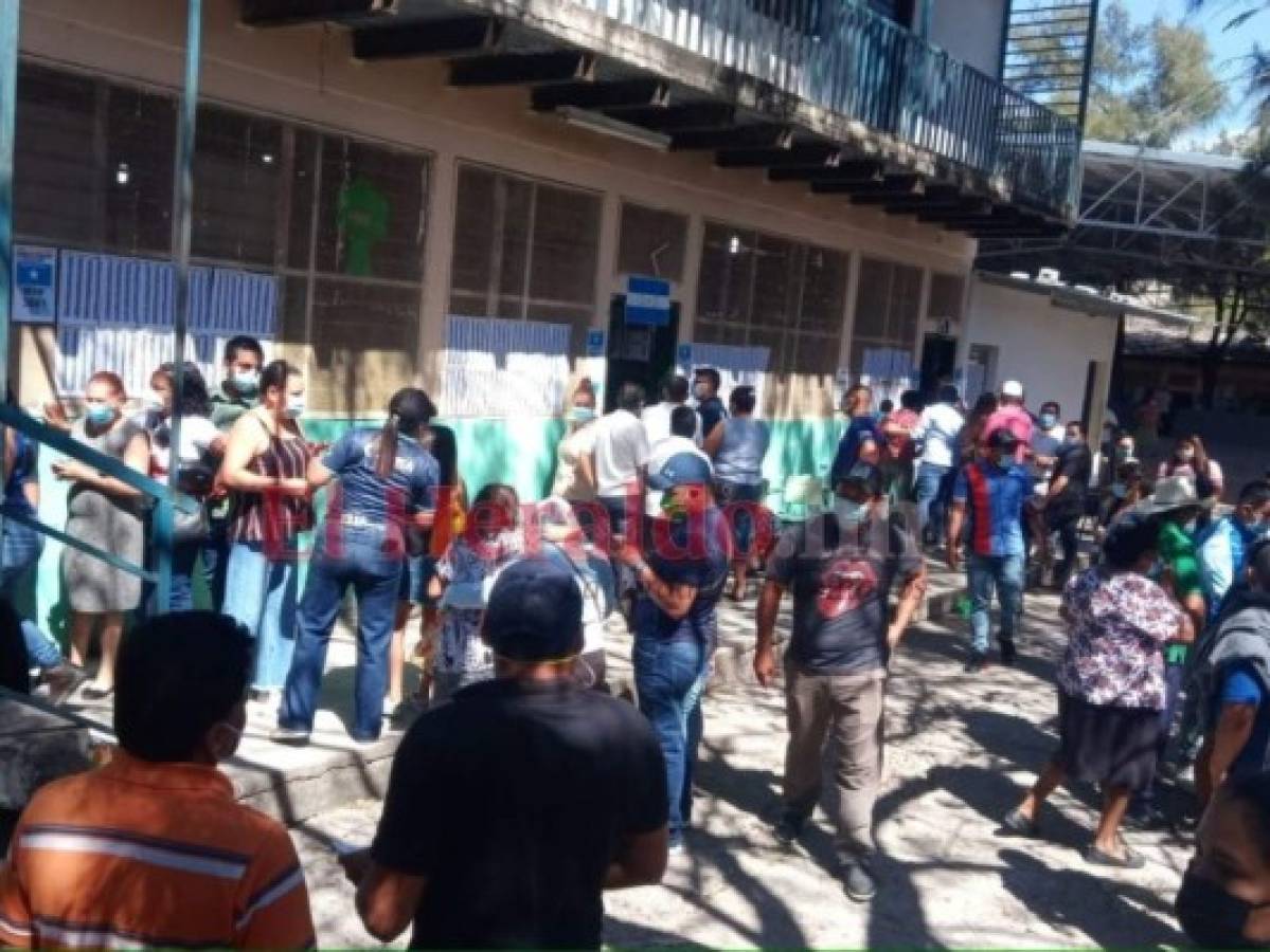 Hondureños acuden masivamente a votar en elecciones primarias