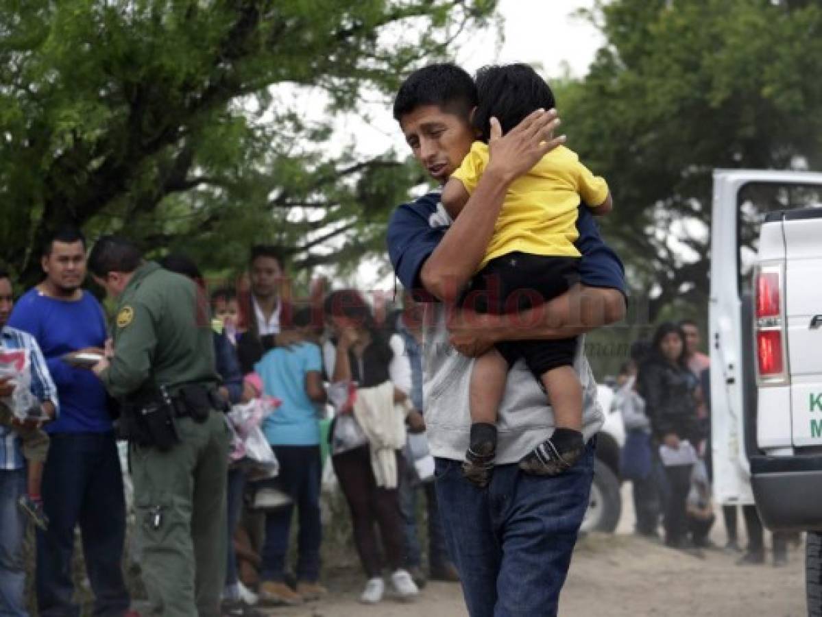 Juez revisa medida del gobierno de Donald Trump de enviar solicitantes de asilo a México