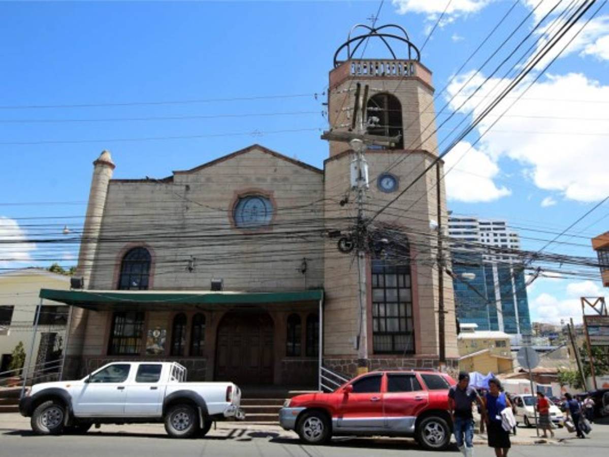 Relojes públicos marcan el paso del tiempo en las calles capitalinas