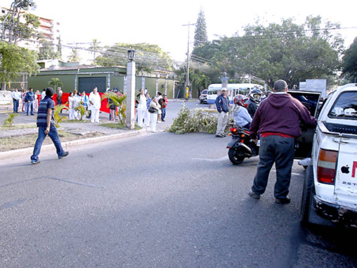 Empleados de Salud exigen pago de salarios atrasados