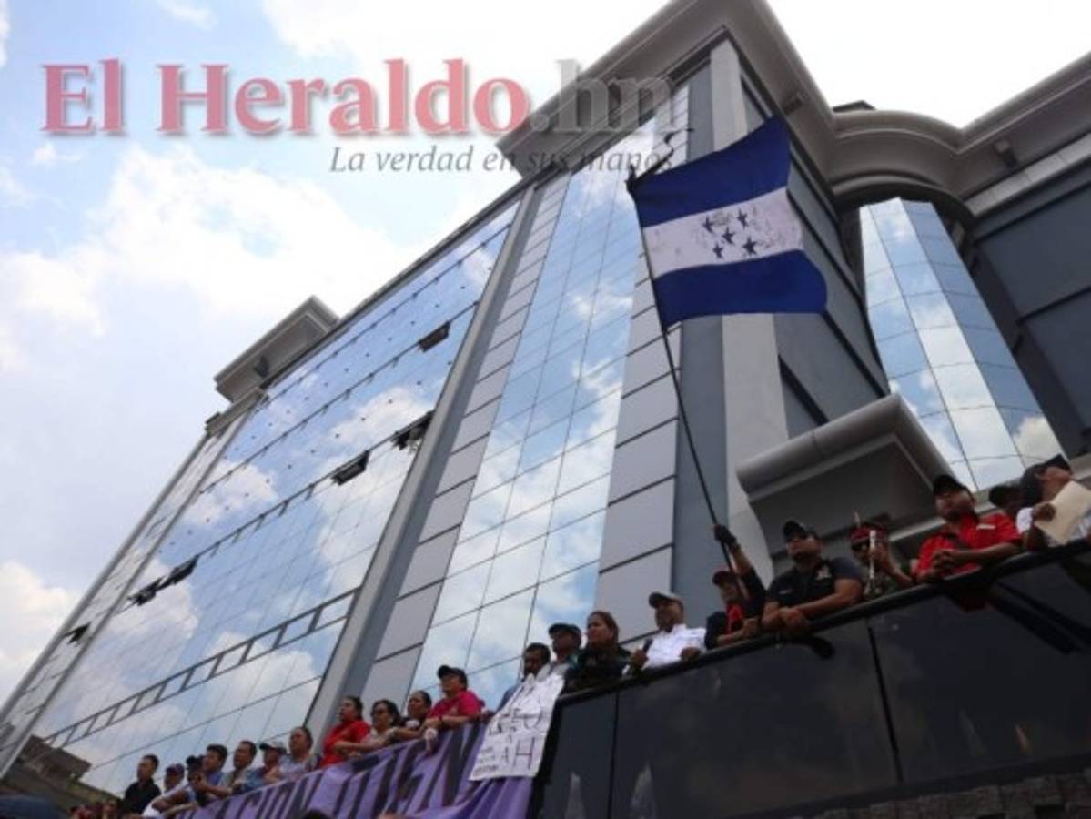 En paro indefinido médicos y maestros a nivel nacional