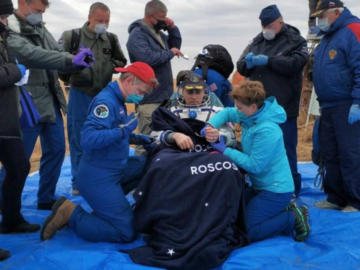 Astronautas rusos regresan a la Tierra desde la Estación Espacial