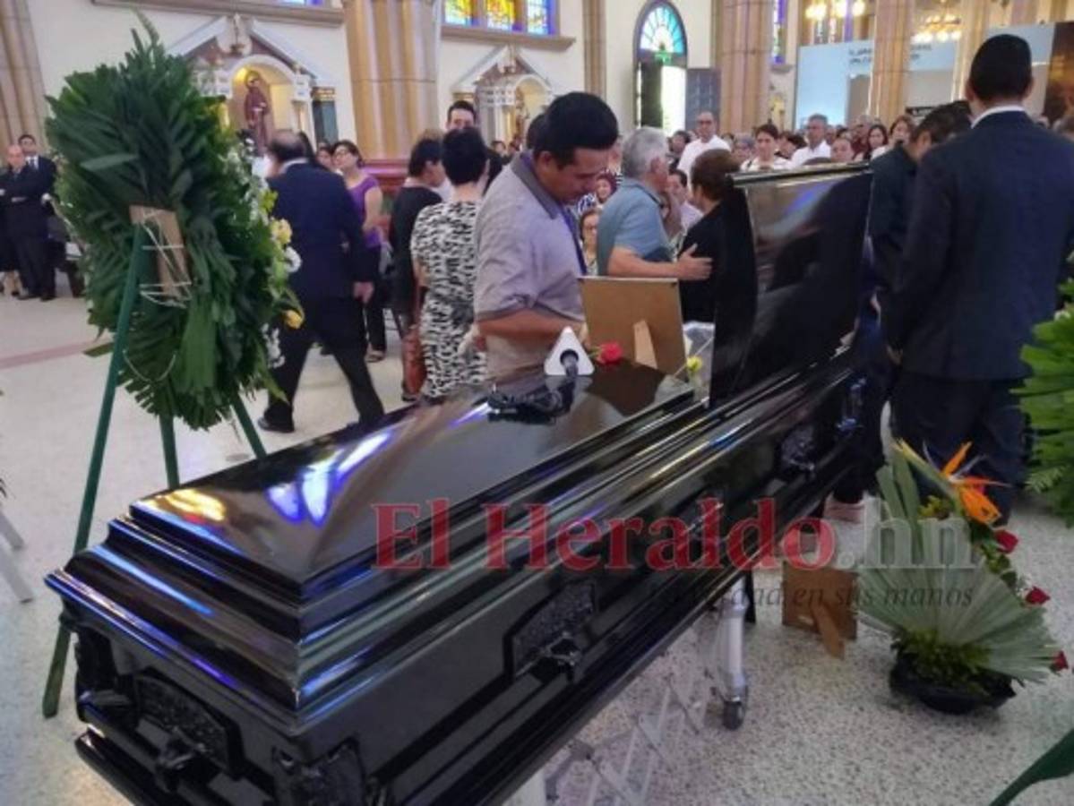 Misa de cuerpo presente en honor al doctor Mario Rivera en Suyapa