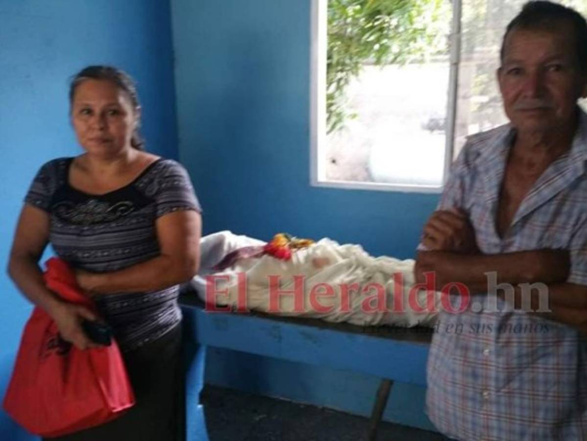 Los familiares de la menor estaban devastados al saber que la niña había fallecido, pese a que intentaron salvarla llevándola al hospital de la zona. Foto: EL HERALDO