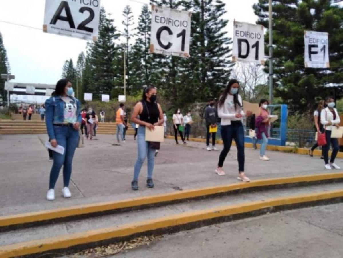 Más de 3,400 aspirantes se someten este domingo a examen de admisión en la UNAH  