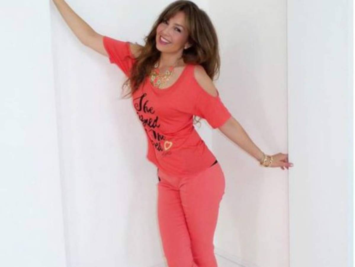 Se burlan de Thalía por un error ortográfico