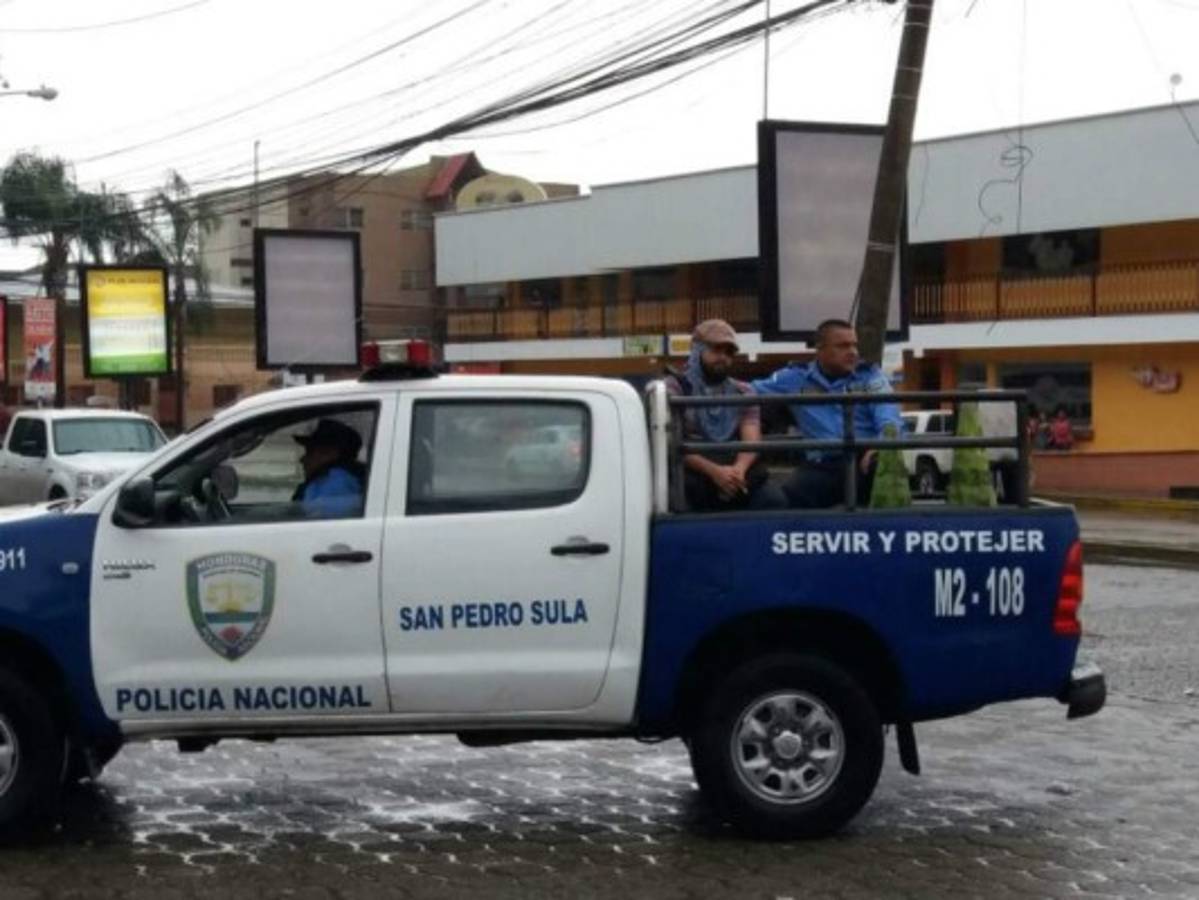 Policía Nacional y fiscal del Ministerio Público abren portones e ingresan a la UNAH-VS; hay un estudiante detenido
