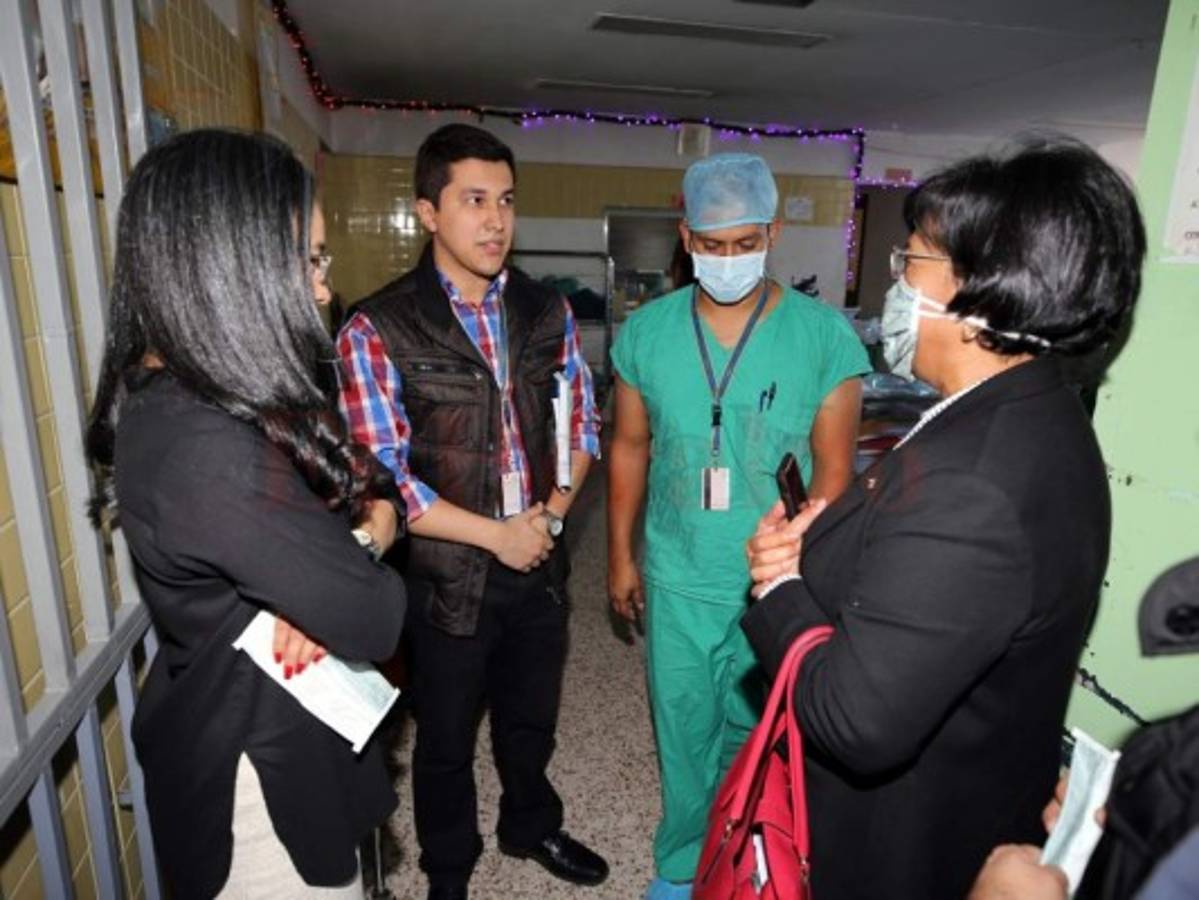 Las autoridades de la Comisión Interventora del HE, de la Comisión de Transformación y del CNA inspeccionaron los avances en la remodelación de quirófanos.