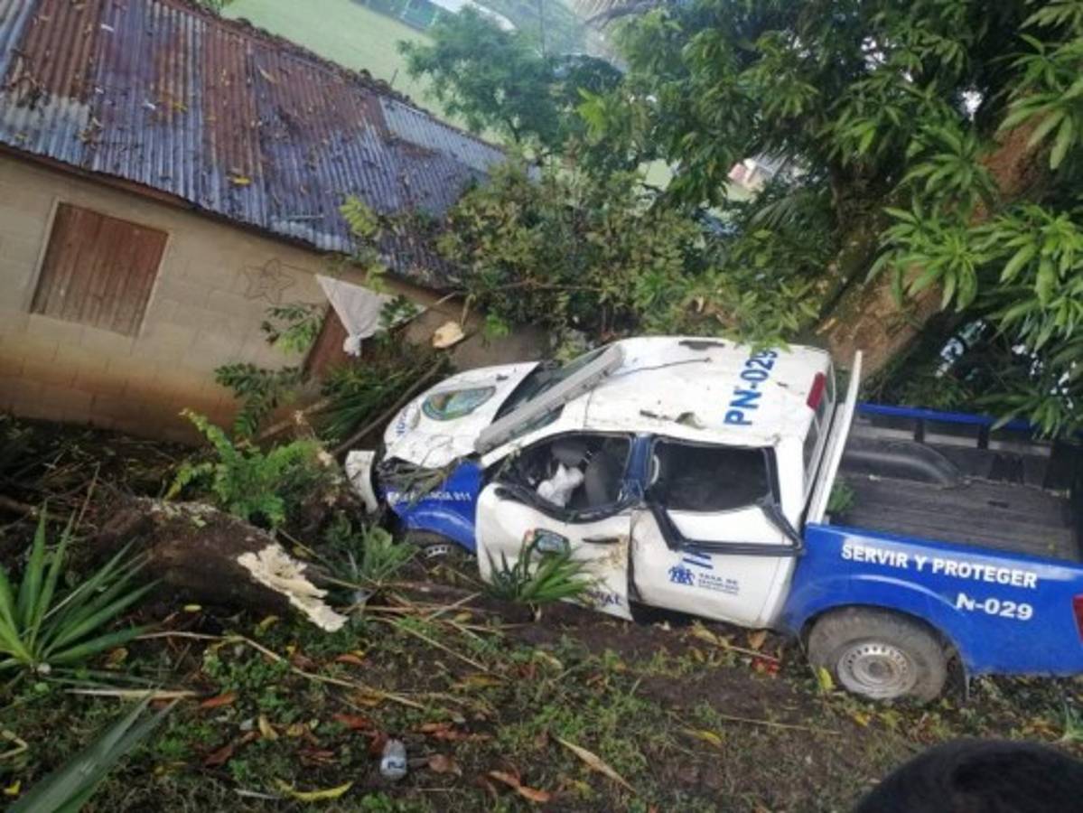 Accidente de patrulla deja un policía muerto y tres heridos en Yojoa