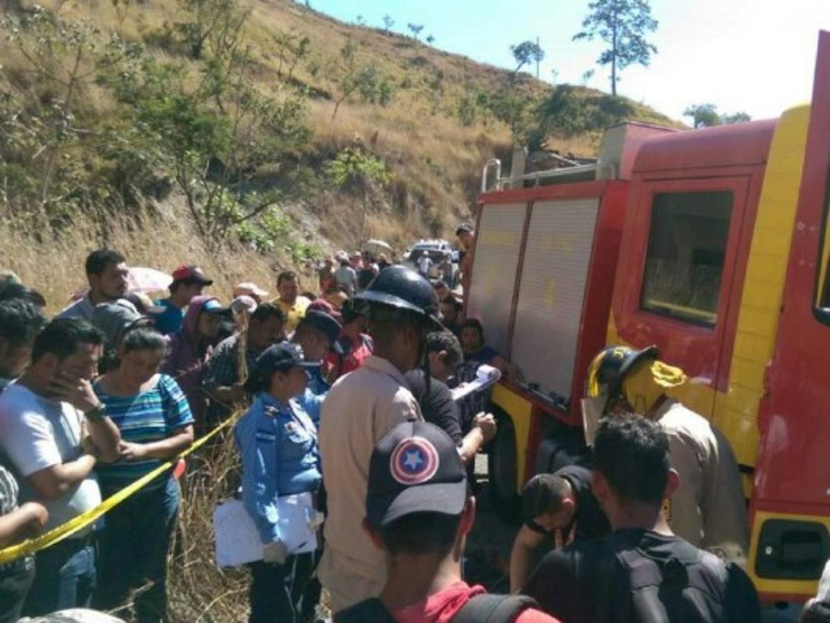 Hombre pierde control de motocicleta y muere por fractura en el cuello en carretera hacia Marcala
