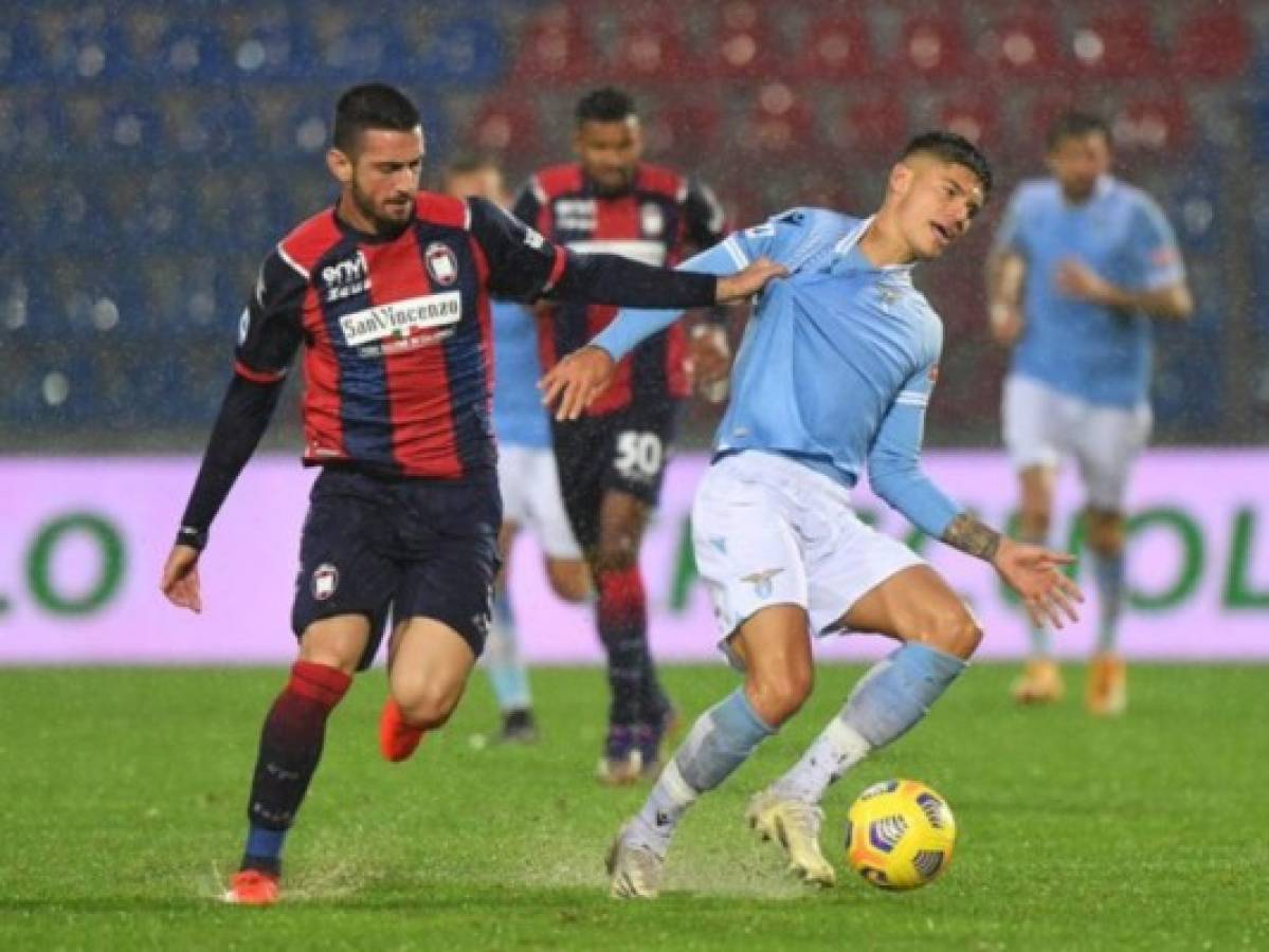 Lazio vence 2-0 a Crotone en la Serie A de Italia