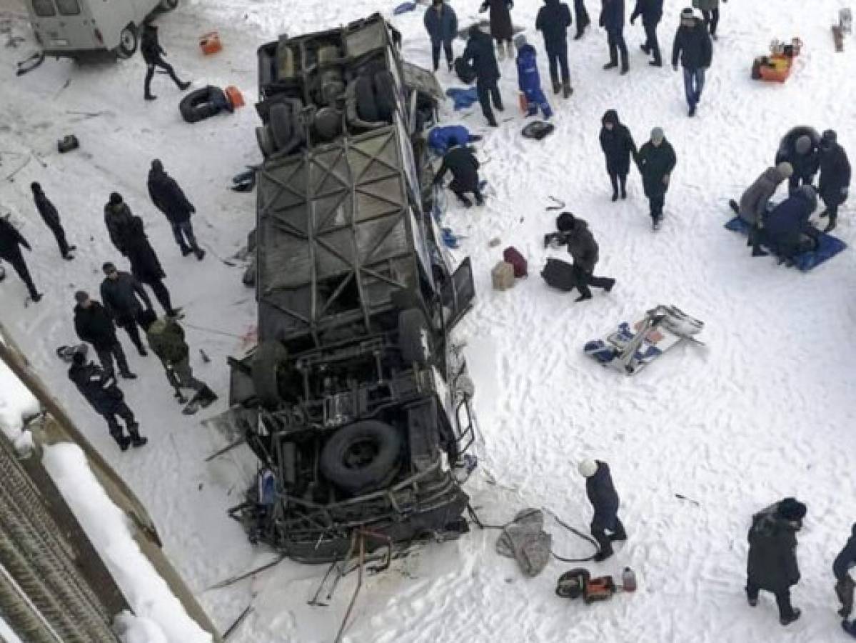 Mueren 19 personas en accidente de autobús en Siberia 