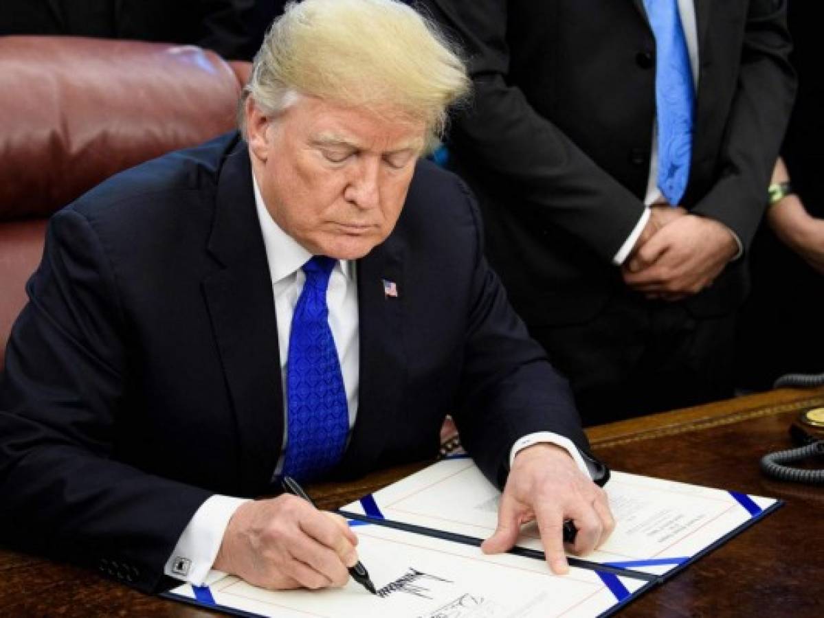 Donald Trump exige su muro con México en insólita reunión en la Oficina Oval