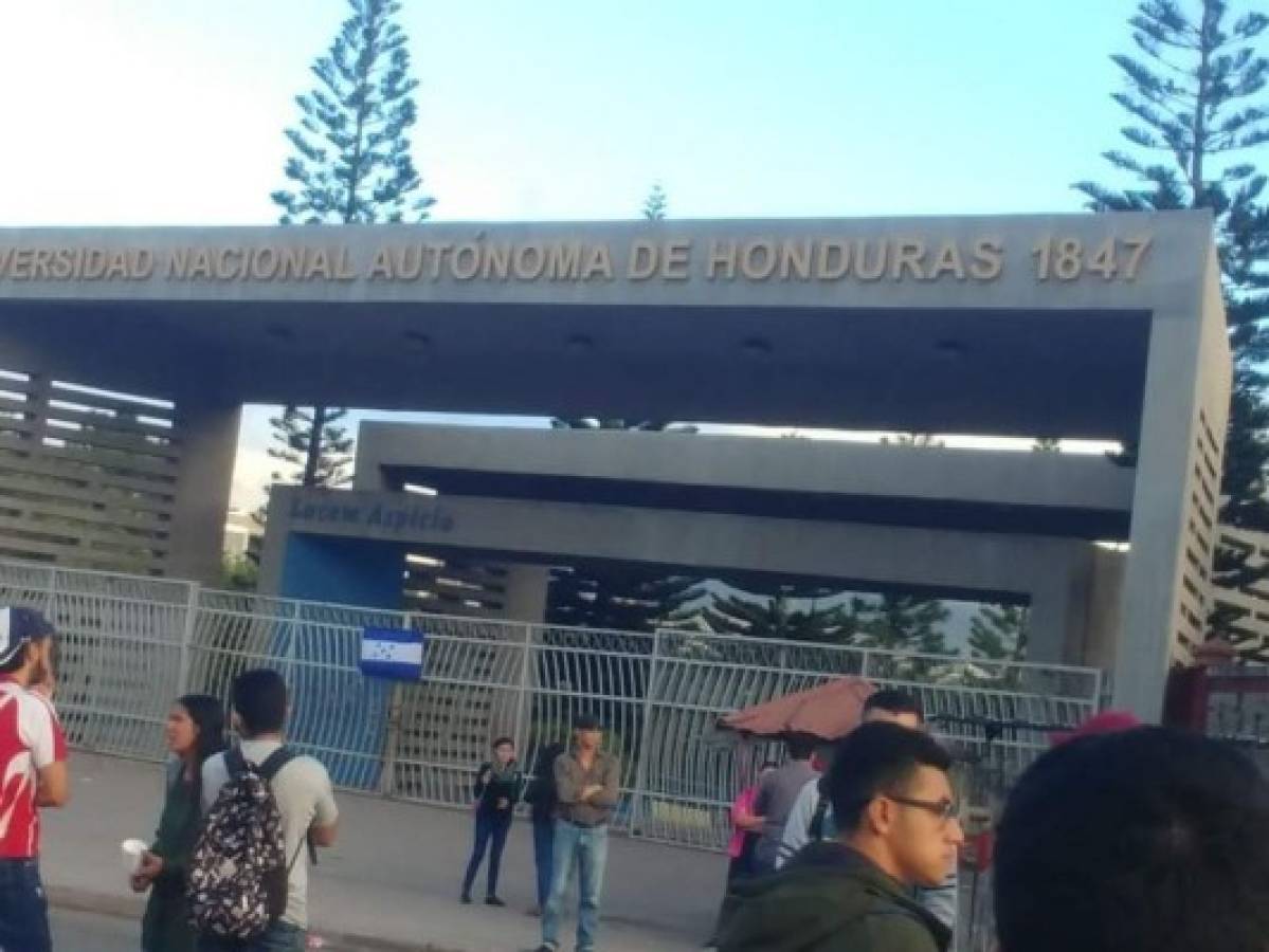 Tomadas amanecen instalaciones de la Universidad Nacional Autónoma de Honduras por estudiantes de Ingeniería