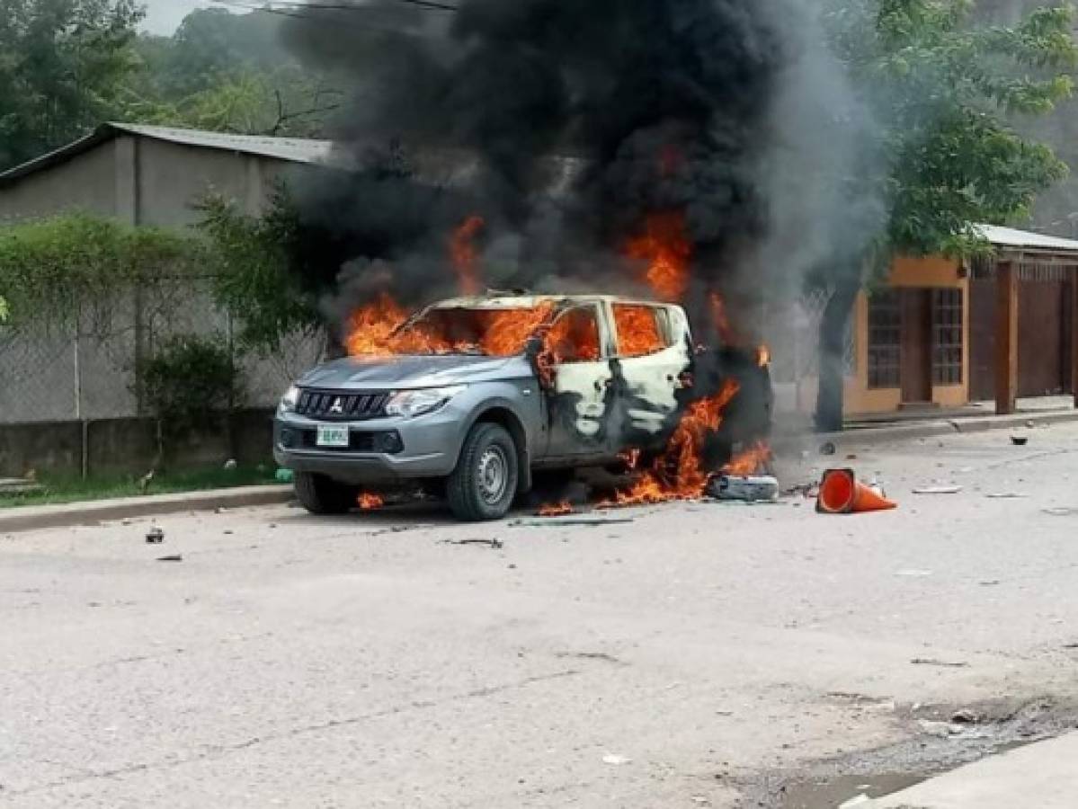 Presuntos protestantes prenden fuego a un vehículo de EEH en Choluteca